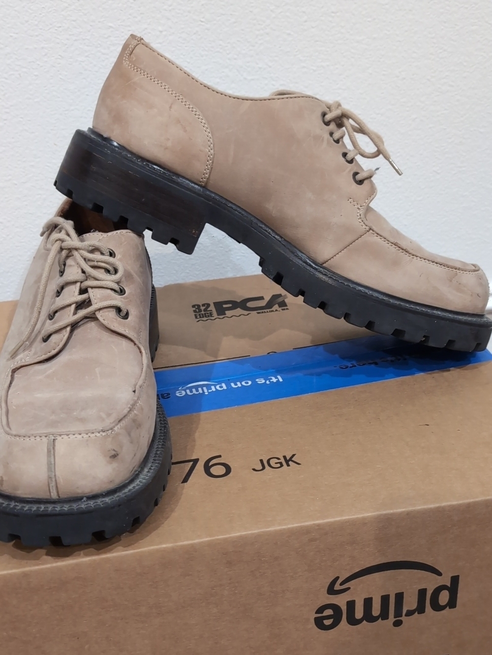 Kenneth Cole Reaction Beige Nubuck Lace-Up Derby with Lug Sole